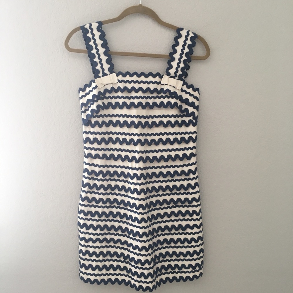 NWT French Connection Stunning Scalloped Dress
